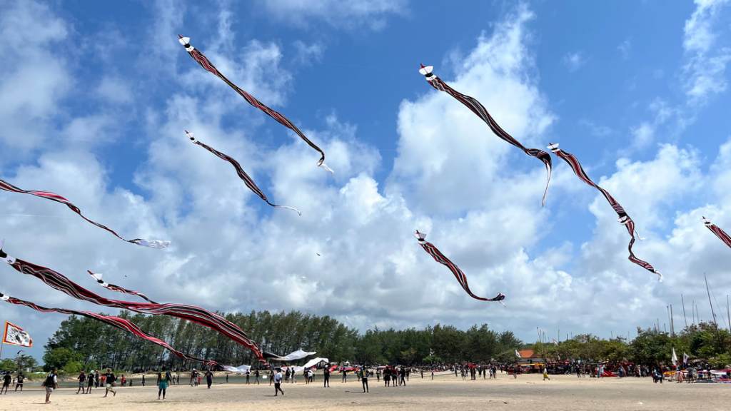 Golden hour – gold class mall & soy soaked lunch – 3 August&nbsp;2025